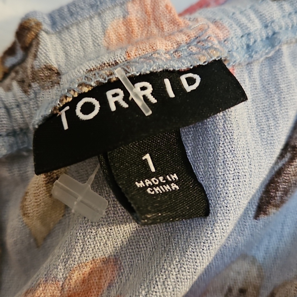 Torrid Womens 1X Plus size Floral Babydoll Top Short Sleeve  Size 1 stretch - Picture 2 of 4